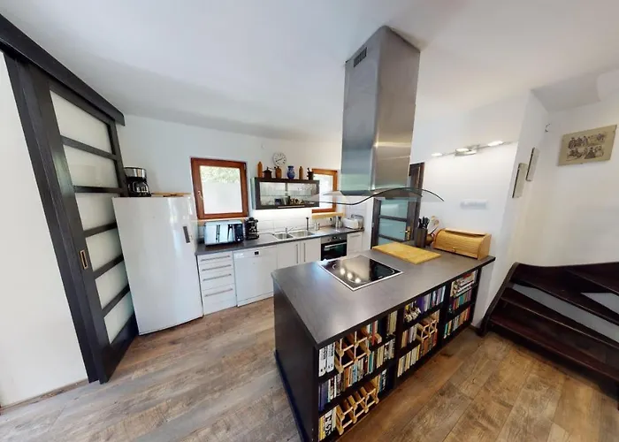 Botond Haz Semesterbostad